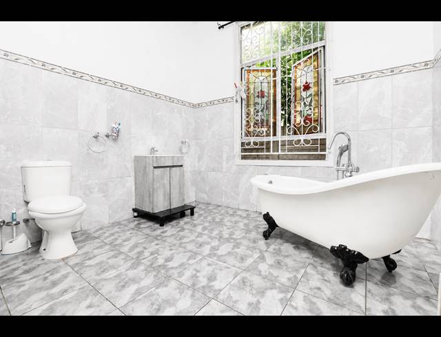 2 BEDROOM HOUSE FOR SALE IN GLENWOOD